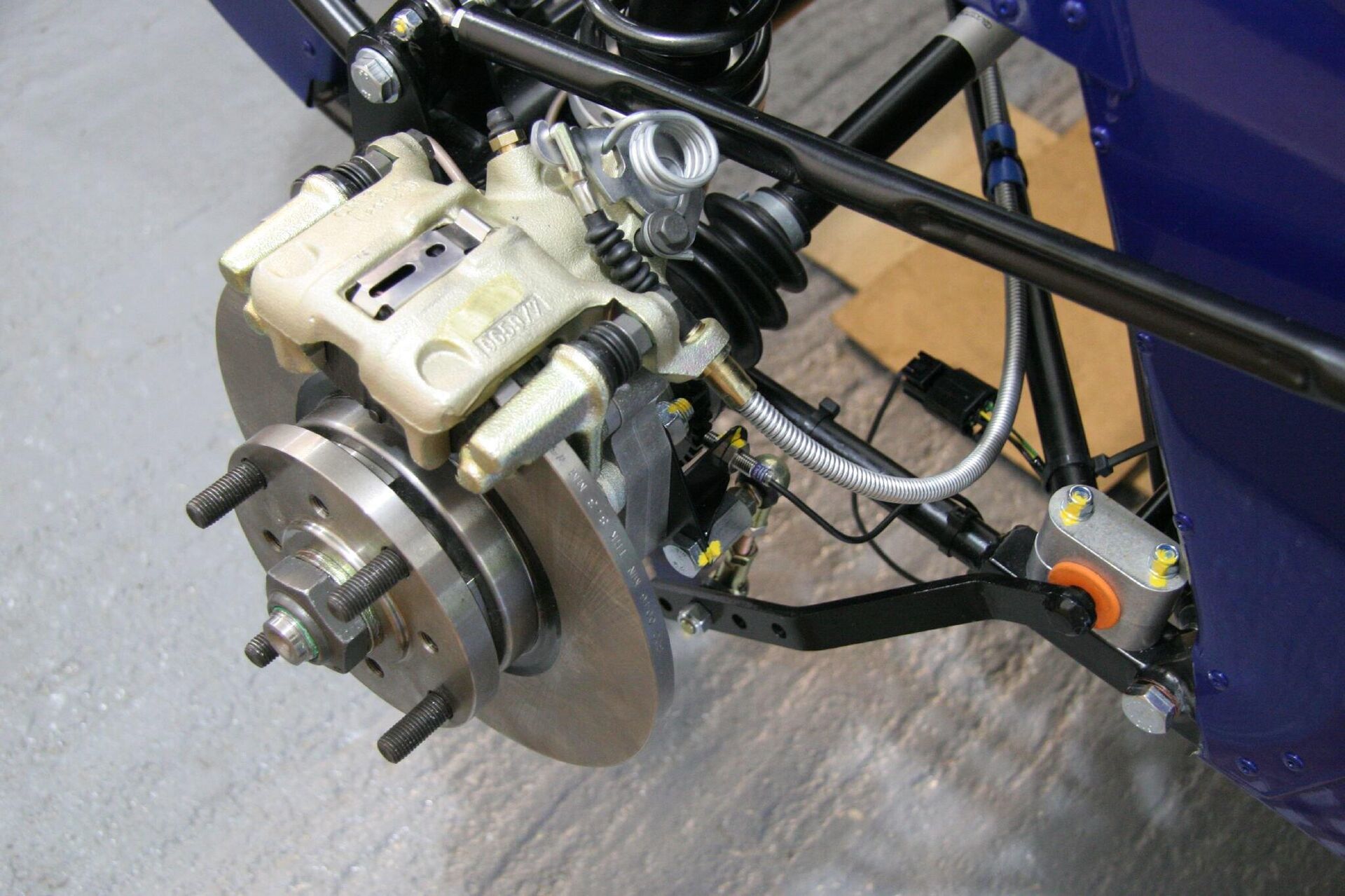 Тормозной диск и суппорт с колодками — РИА Новости, 1920, 18.11.2022